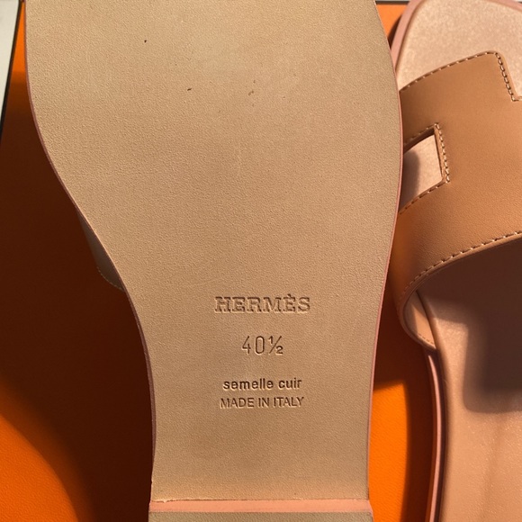 SOLD Authentic Hermès Oran Sandals in Granit Rose - Picture 4 of 8